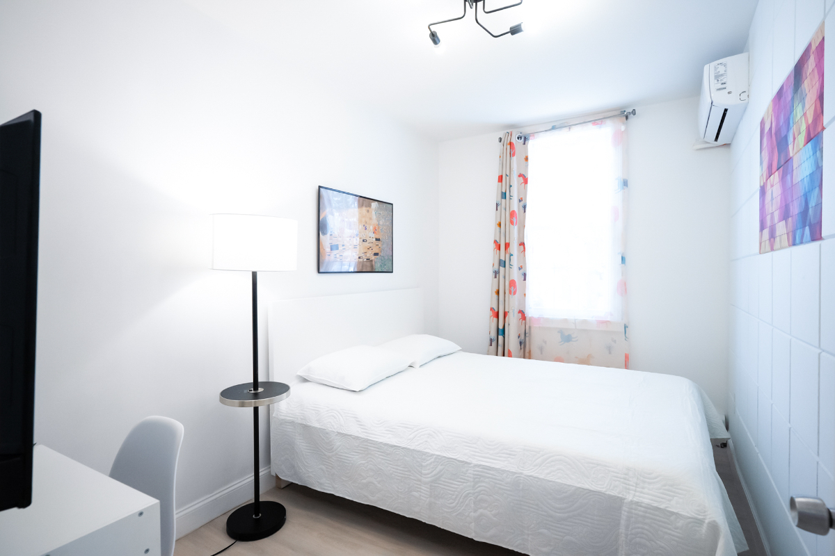 New! Stylish! Comfortable! Main St! Free Parking! (A21) - Photo 3