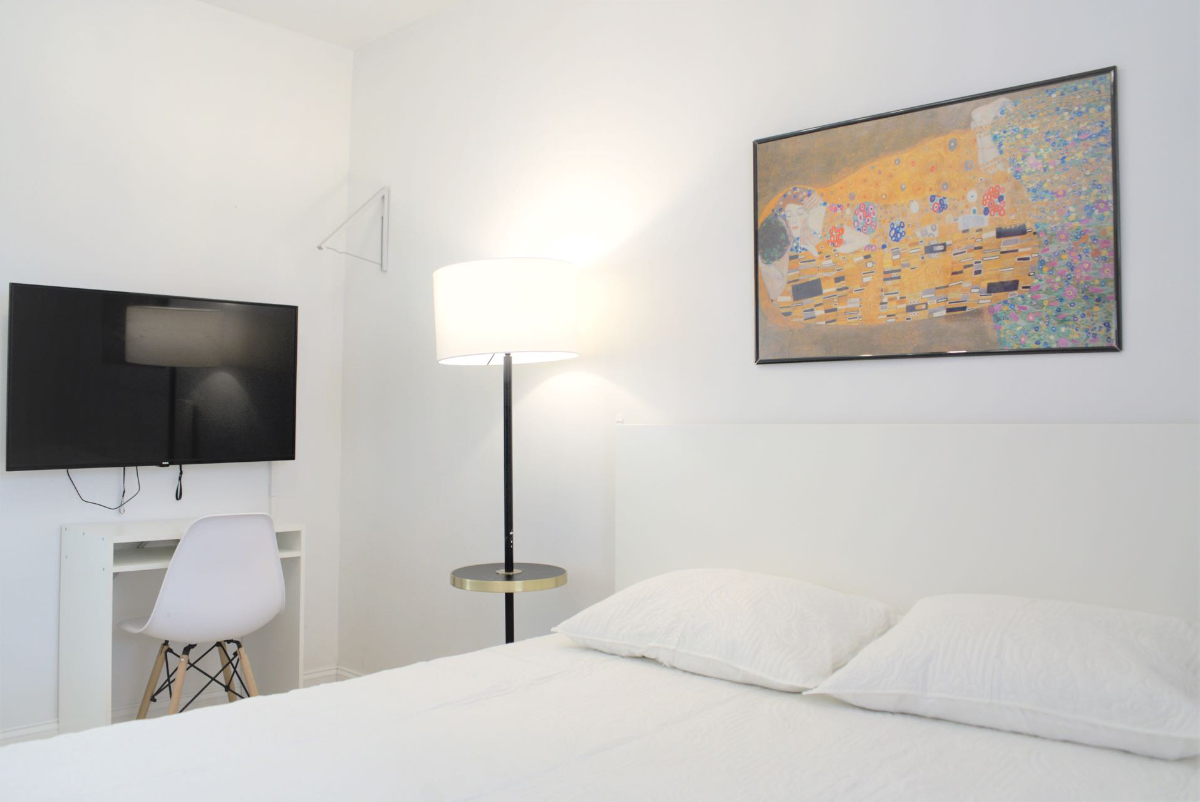 New! Stylish! Comfortable! Main St! Free Parking! (A21) - Photo 9