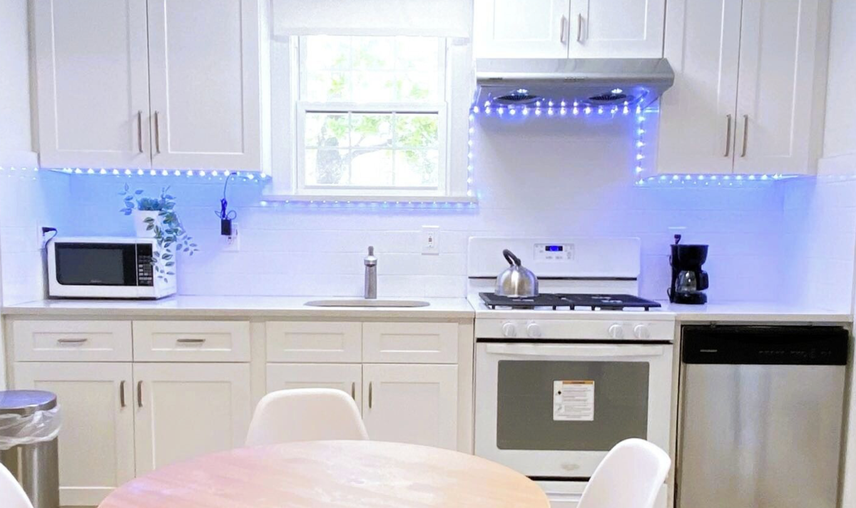 New! Stylish! Comfortable! Main St! Free Parking! (A21) - Photo 10