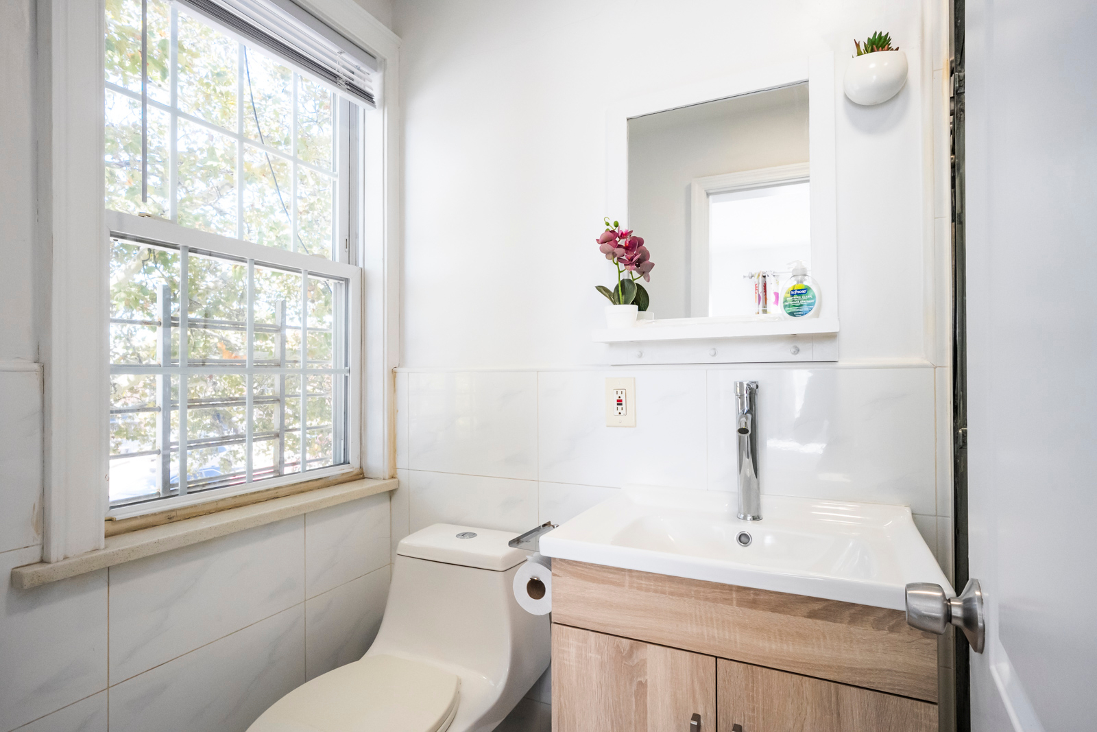 New! Stylish! Comfortable! Main St! Free Parking! (A21) - Photo 6