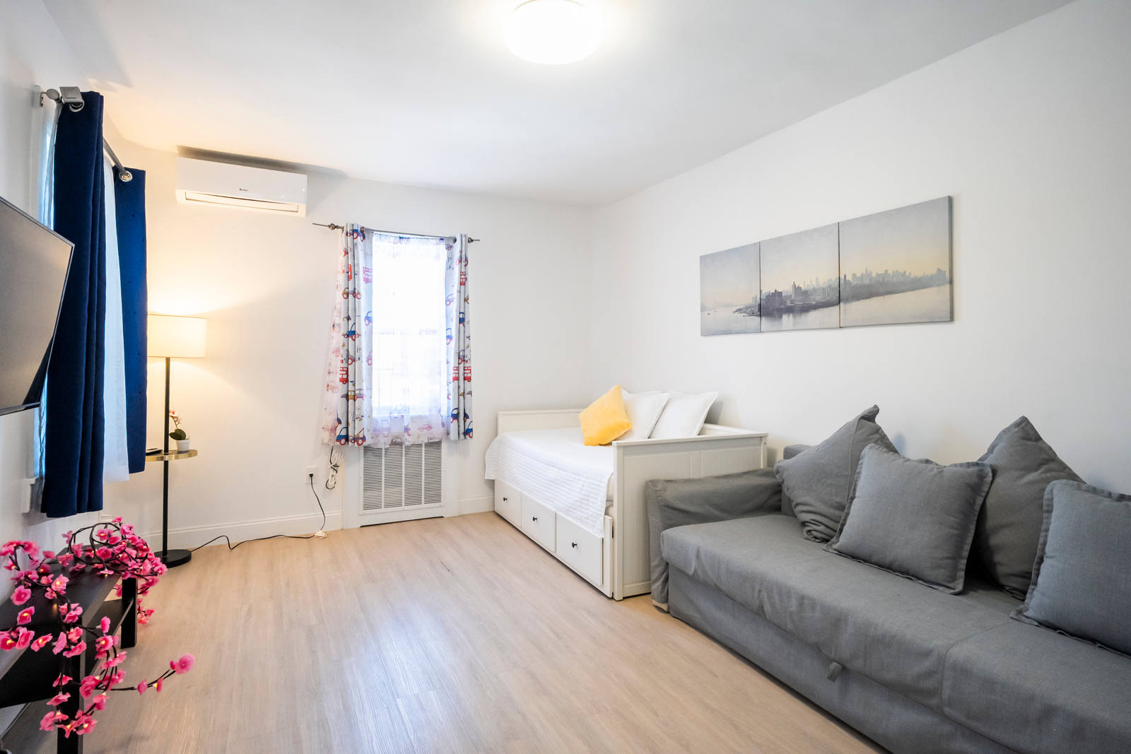 New! Stylish! Comfortable! Main St! Free Parking! (A21) - Photo 4