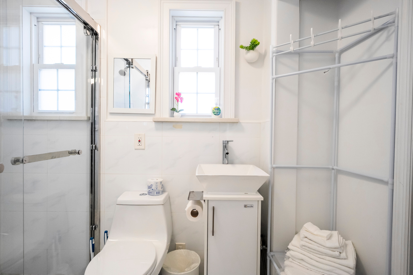 New! Stylish! Comfortable! Main St! Free Parking! (A21) - Photo 3
