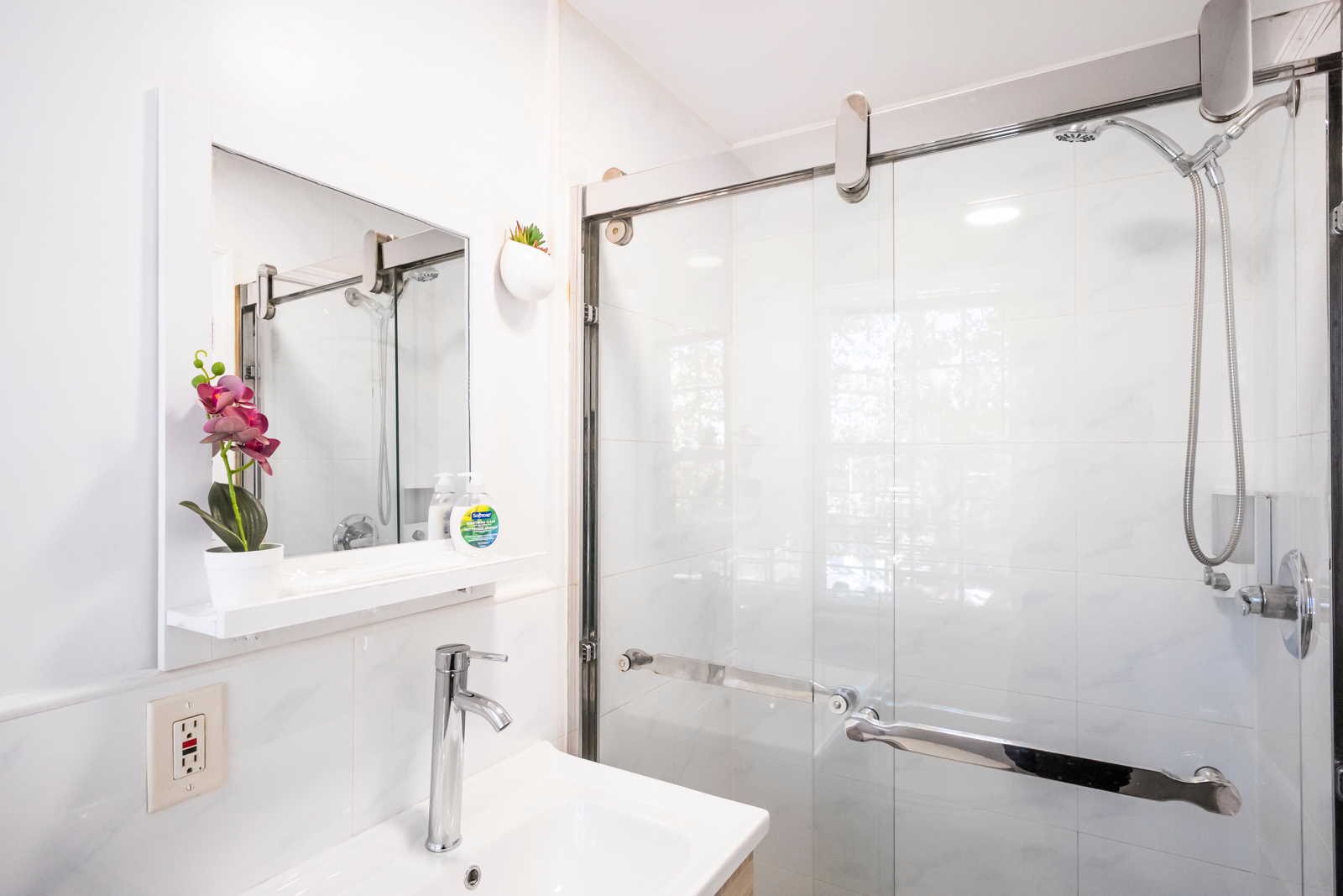 New! Stylish! Comfortable! Main St! Free Parking! (A21) - Photo 9