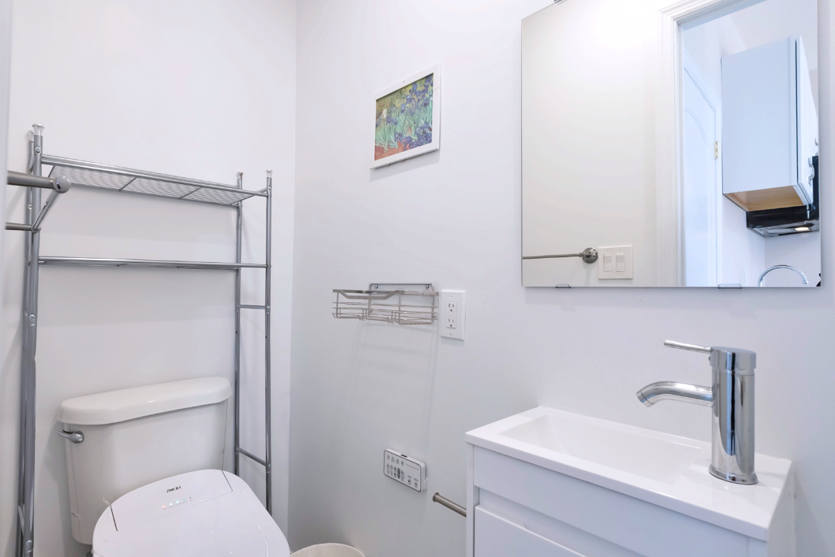 New! Stylish! Comfortable! Main St! Free Parking! (A21) - Photo 3