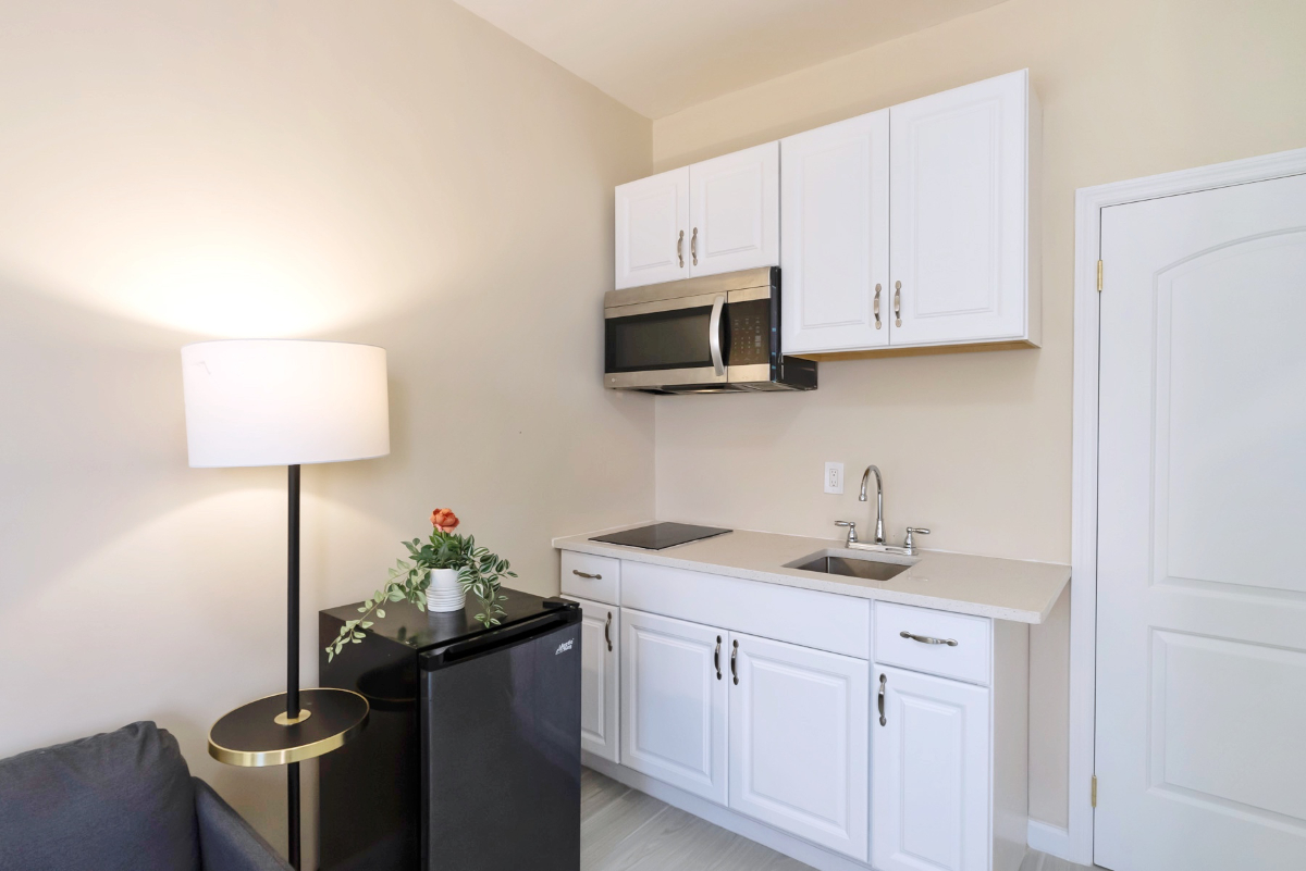 New! Stylish! Comfortable! Main St! Free Parking! (A21) - Photo 8