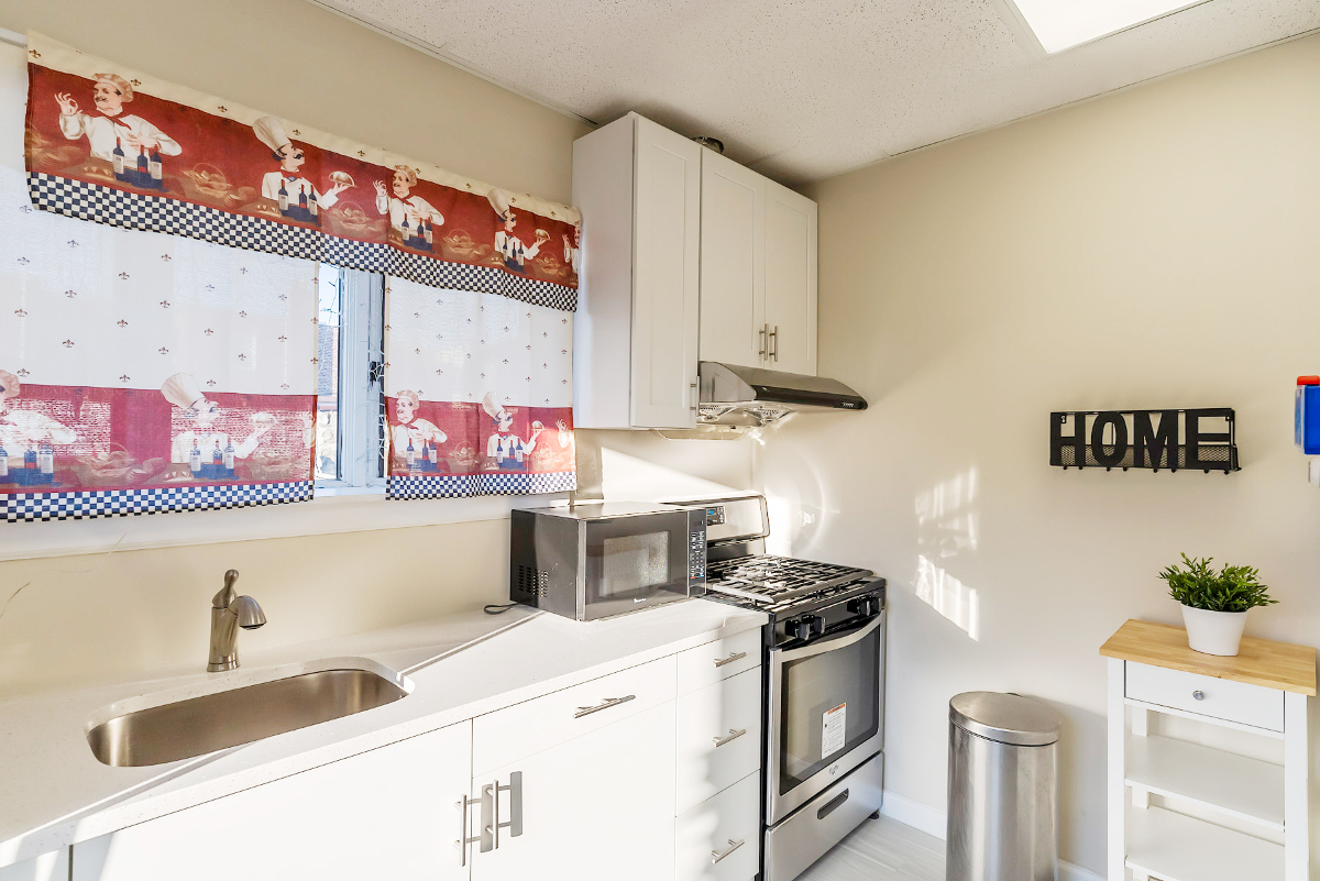 New! Stylish! Comfortable! Main St! Free Parking! (A21) - Photo 1