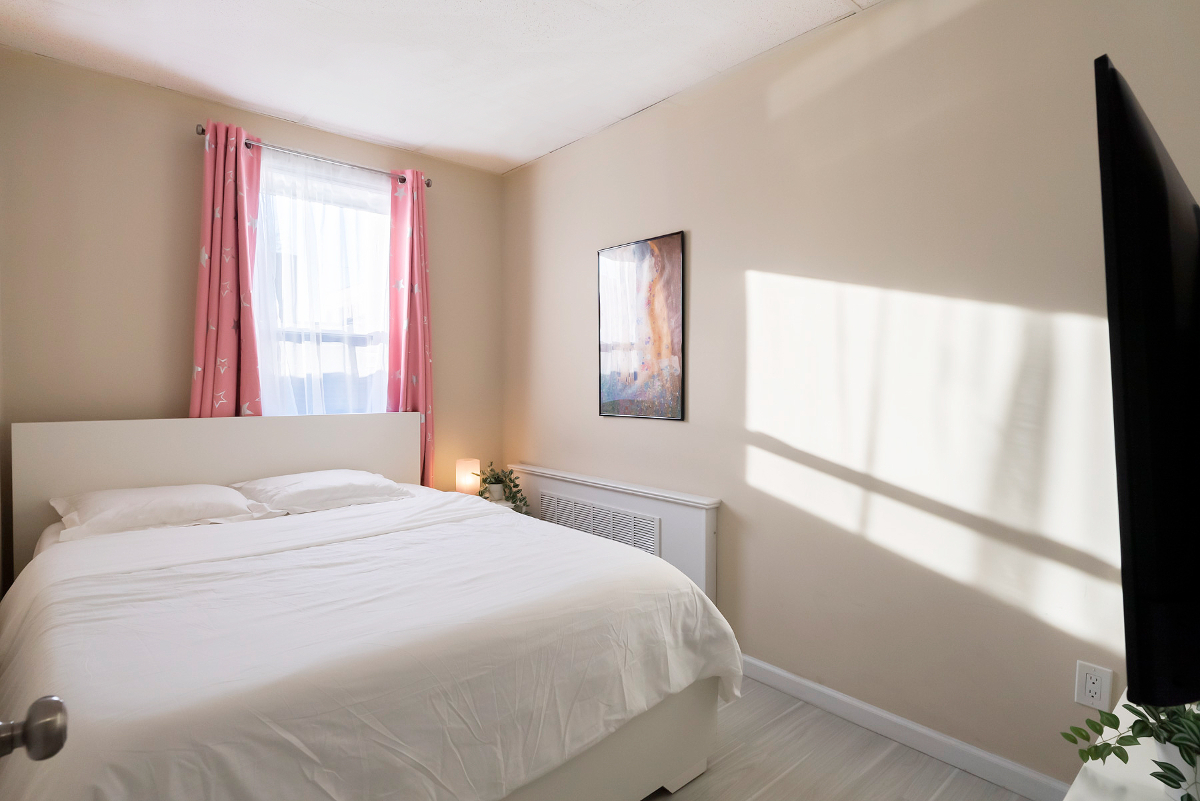 New! Stylish! Comfortable! Main St! Free Parking! (A21) - Photo 4
