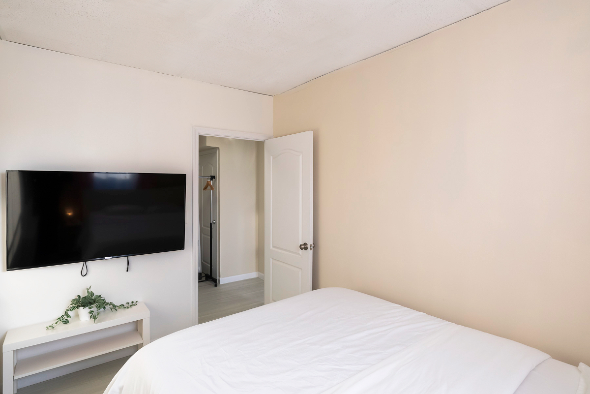 New! Stylish! Comfortable! Main St! Free Parking! (A21) - Photo 5