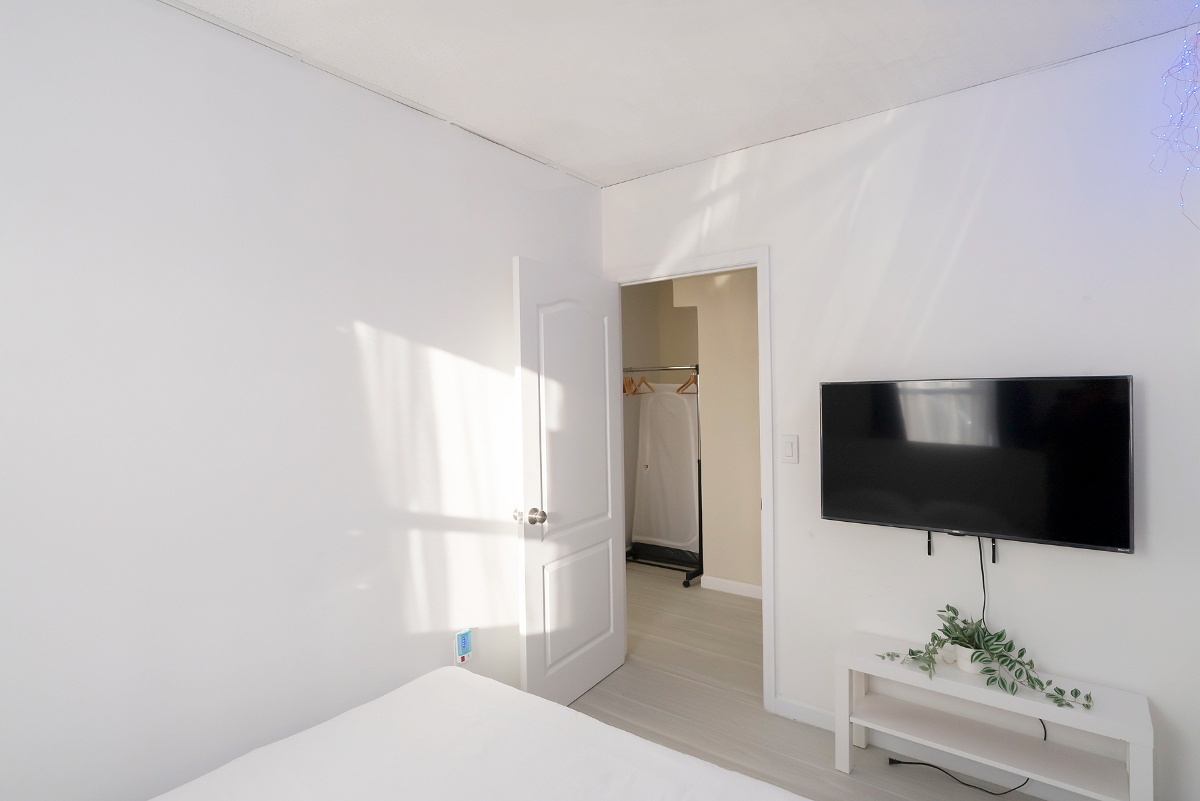 New! Stylish! Comfortable! Main St! Free Parking! (A21) - Photo 6