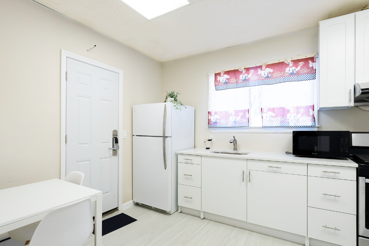 New! Stylish! Comfortable! Main St! Free Parking! (A21) - Photo 7