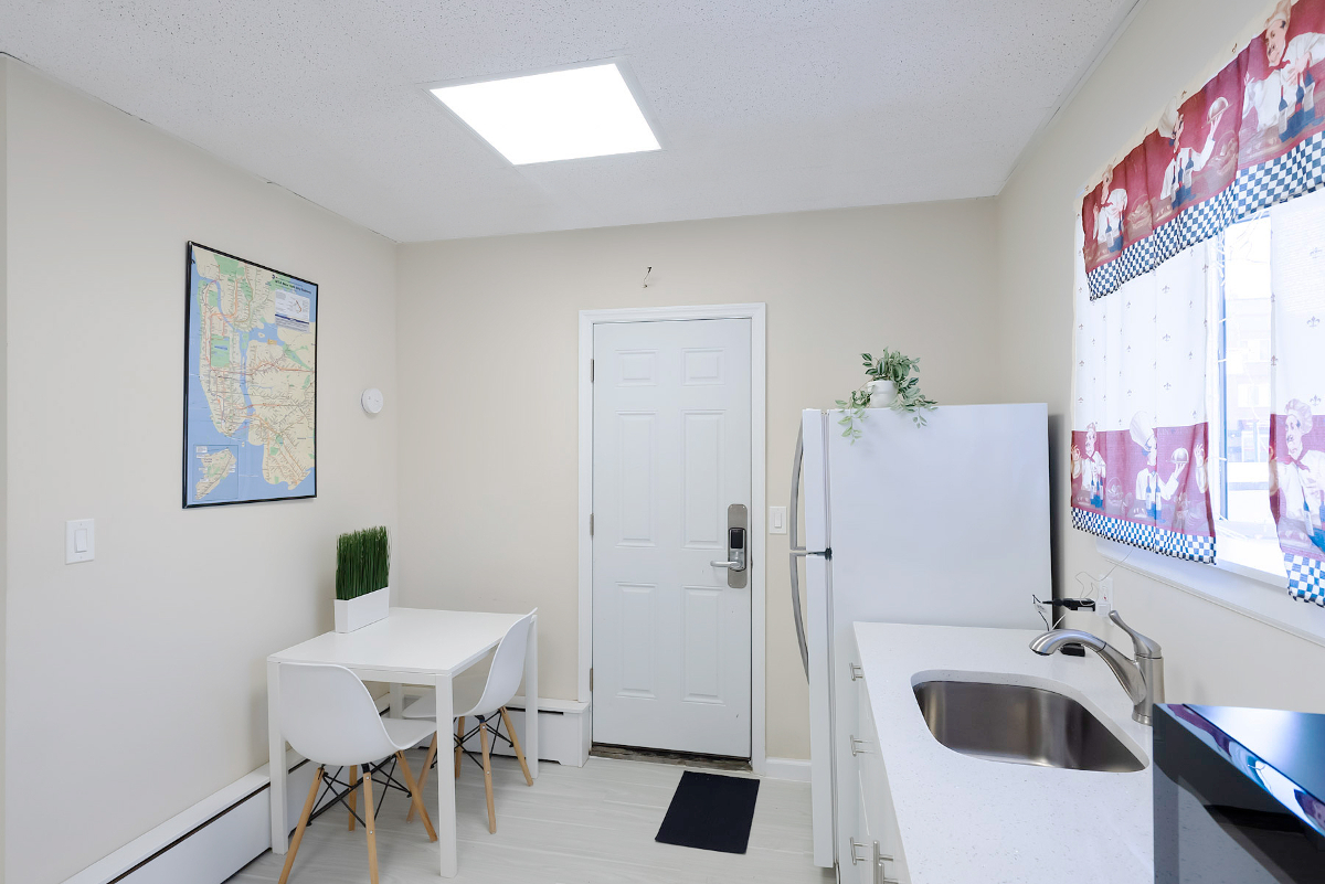 New! Stylish! Comfortable! Main St! Free Parking! (A21) - Photo 8