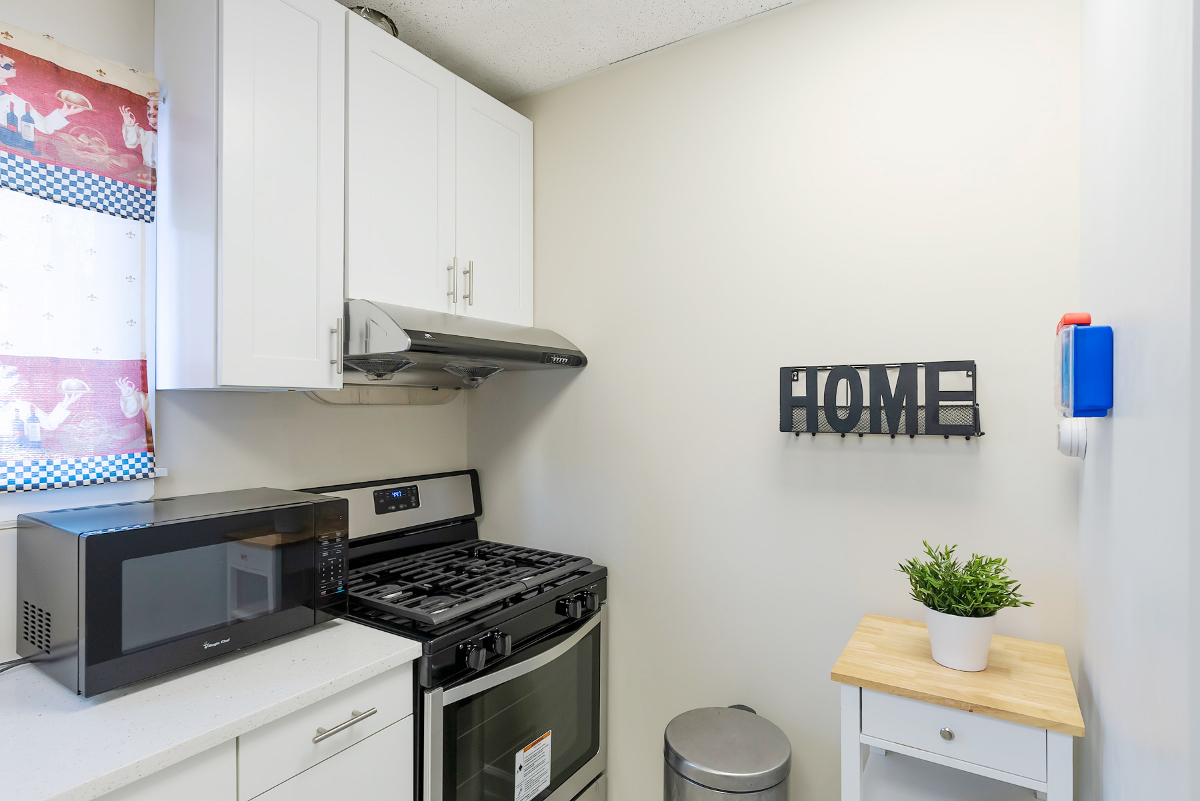 New! Stylish! Comfortable! Main St! Free Parking! (A21) - Photo 9