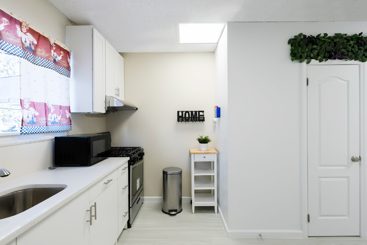 New! Stylish! Comfortable! Main St! Free Parking! (A21) - Photo 10