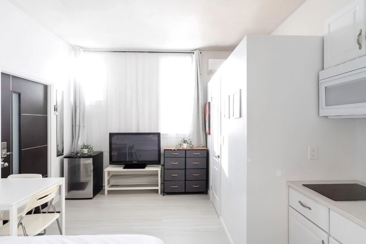 New! Stylish! Comfortable! Main St! Free Parking! (A21) - Photo 5