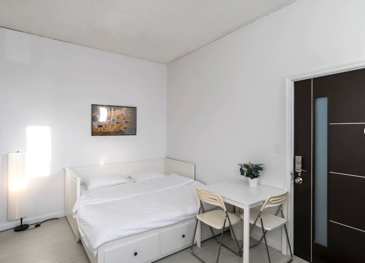 New! Stylish! Comfortable! Main St! Free Parking! (A21) - Photo 8
