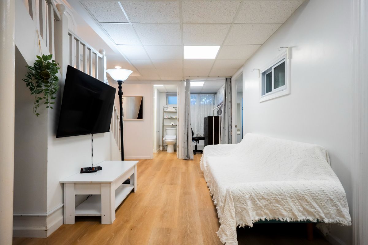 New! Stylish! Comfortable! Main St! Free Parking! (A21) - Photo 3