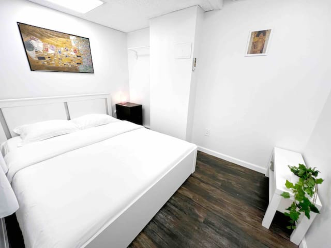 New! Stylish! Comfortable! Main St! Free Parking! (A21) - Photo 5