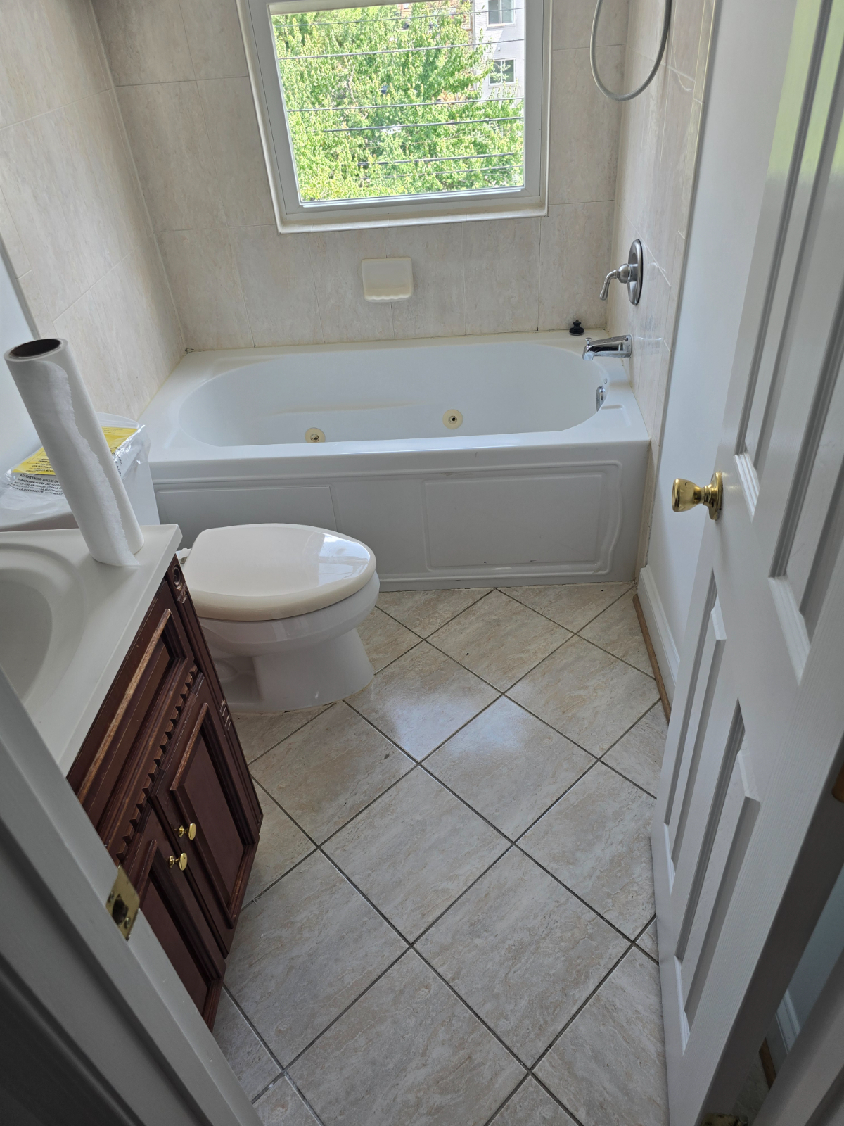 Modern Gated ROOM for RENT 2-Bedroom Condo in a Revitalized Neighborhood - Photo 3