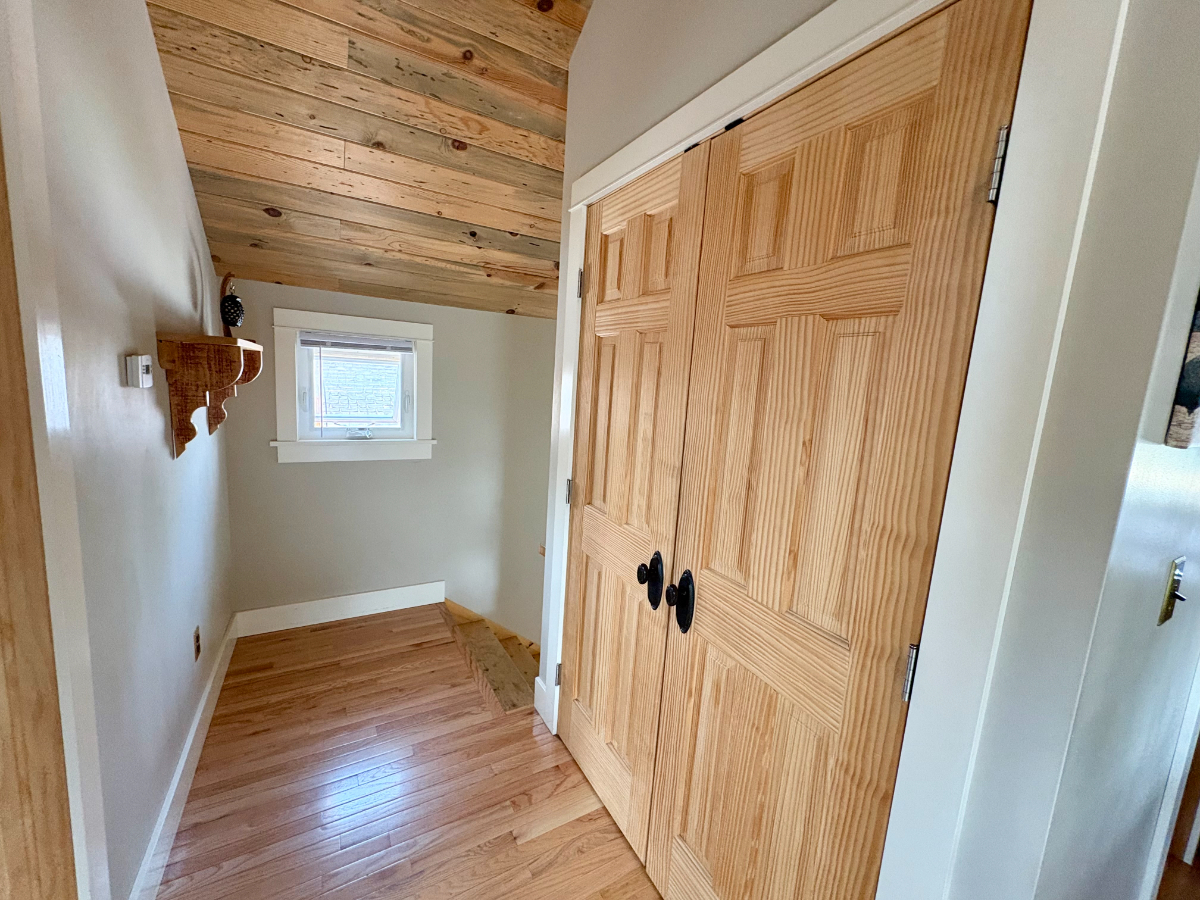 Rustic Mountain Loft Above Garage - Private, Minutes to Downtown Lander - Photo 3