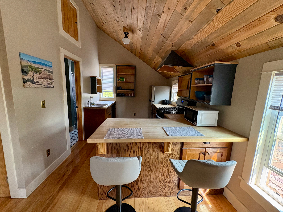 Rustic Mountain Loft Above Garage - Private, Minutes to Downtown Lander - Photo 4