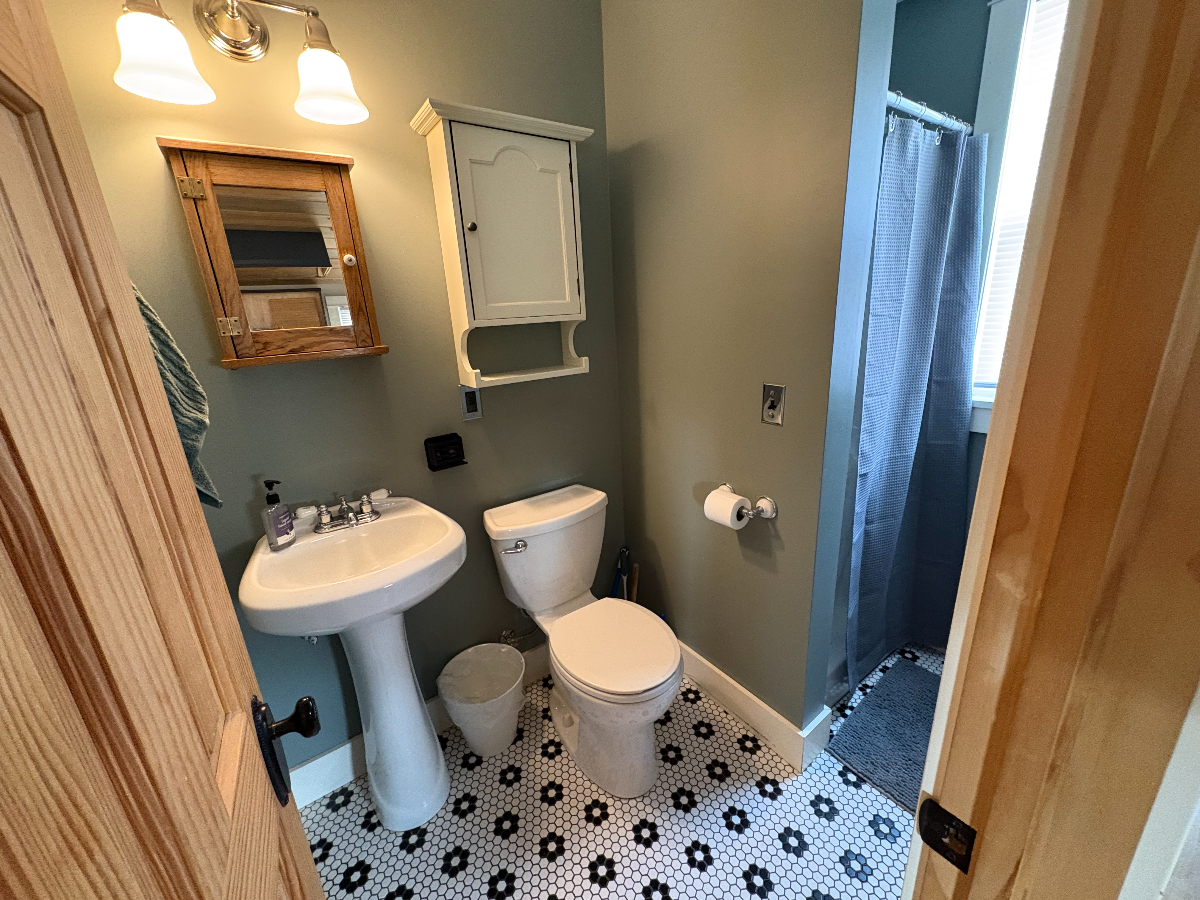 Rustic Mountain Loft Above Garage - Private, Minutes to Downtown Lander - Photo 5