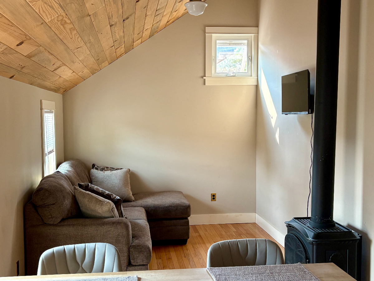 Rustic Mountain Loft Above Garage - Private, Minutes to Downtown Lander - Photo 7