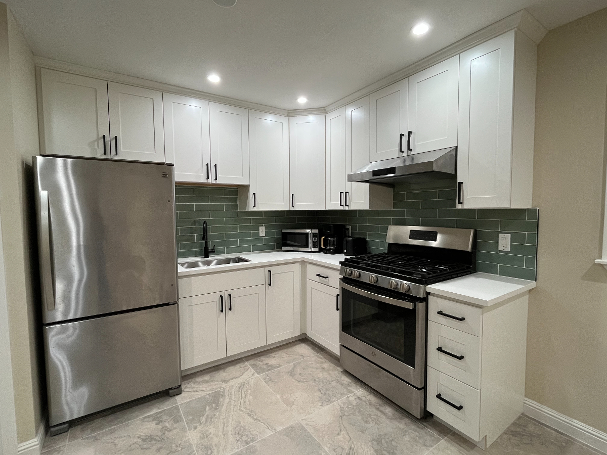 Charming Downstairs Unit in Quiet Neighborhood - Photo 2