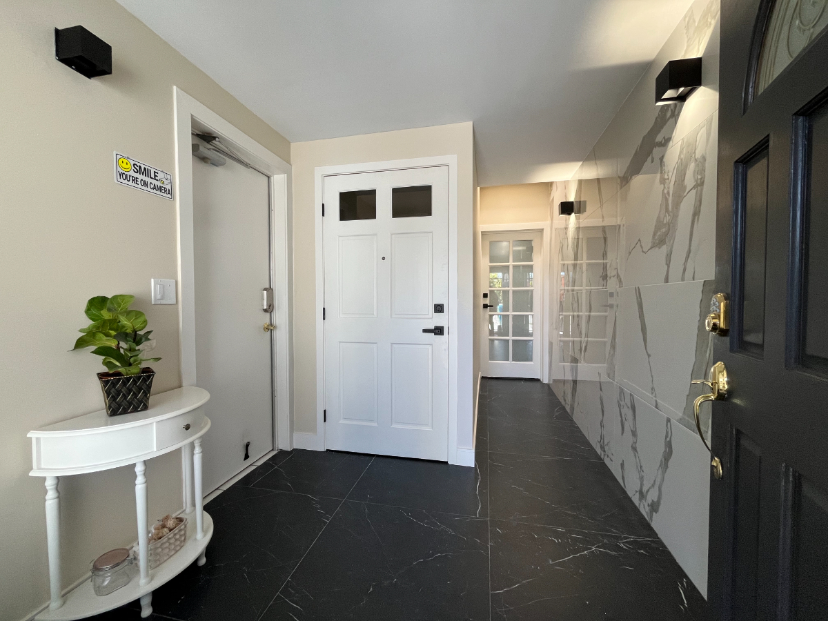 Charming Downstairs Unit in Quiet Neighborhood - Photo 3