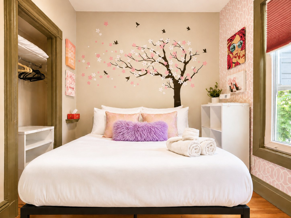 Furnished 3BR Greenpoint Townhouse - 8-Min Ferry to Manhattan's Hospital Corridor - Photo 5