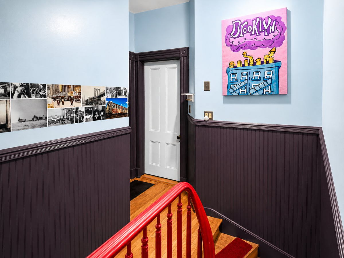 Furnished 3BR Greenpoint Townhouse - 8-Min Ferry to Manhattan's Hospital Corridor - Photo 8