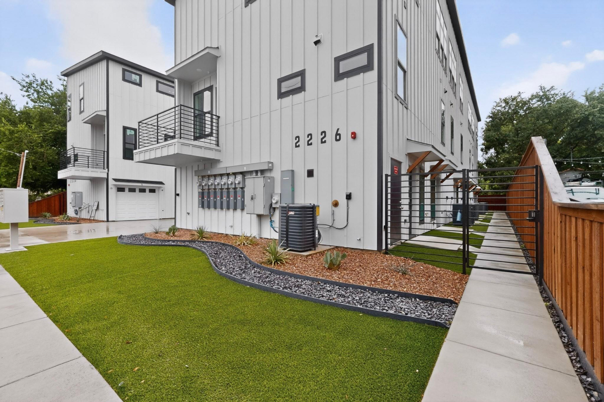 Brand-New Dallas Townhome Minutes from Love Field & the Medical District - Photo 3