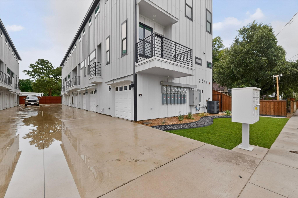 Brand-New Dallas Townhome Minutes from Love Field & the Medical District - Photo 5