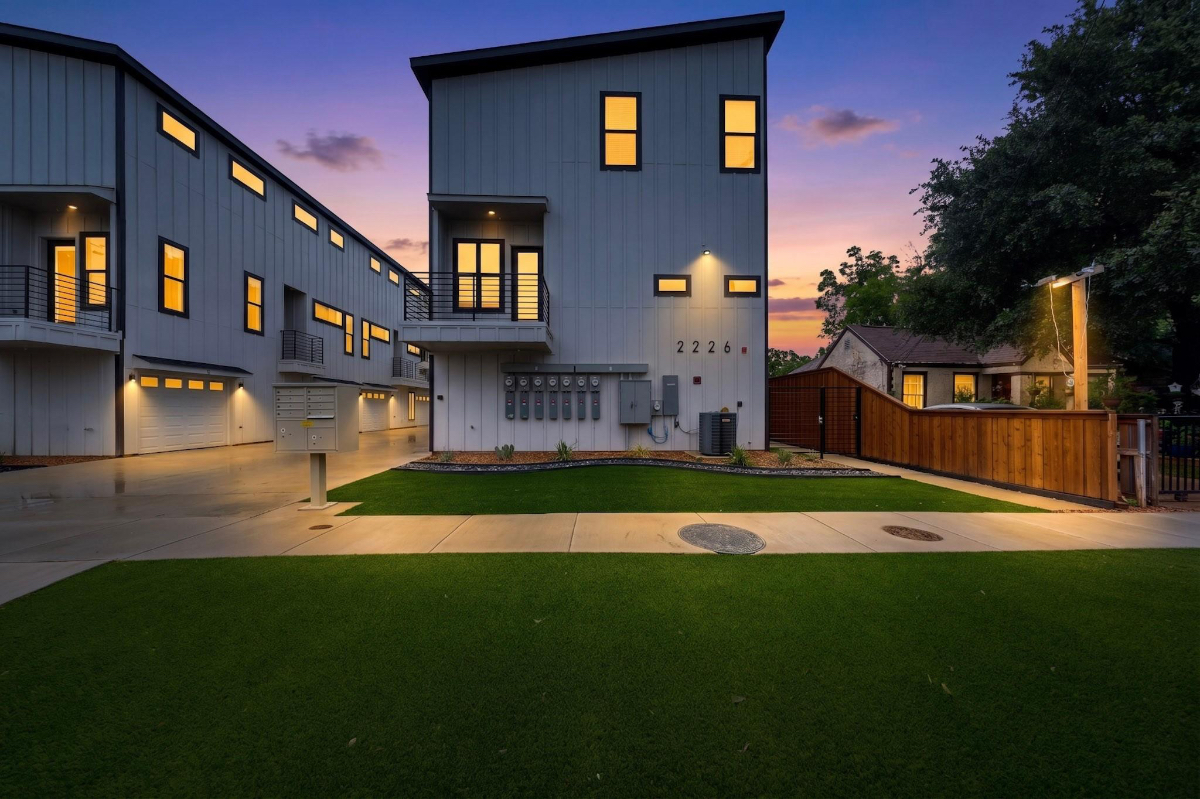 Brand-New Dallas Townhome Minutes from Love Field & the Medical District