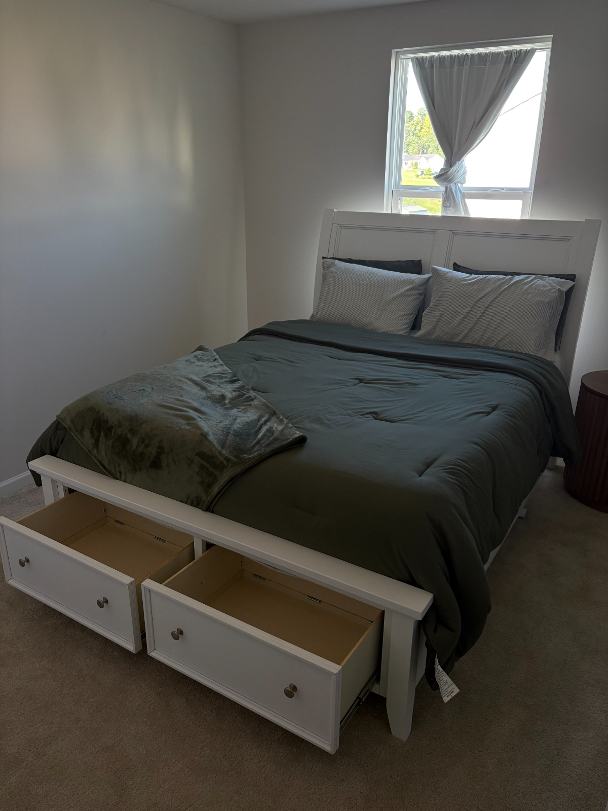 Move-In Ready Private Queen Room with Laundry & Parking - Photo 2