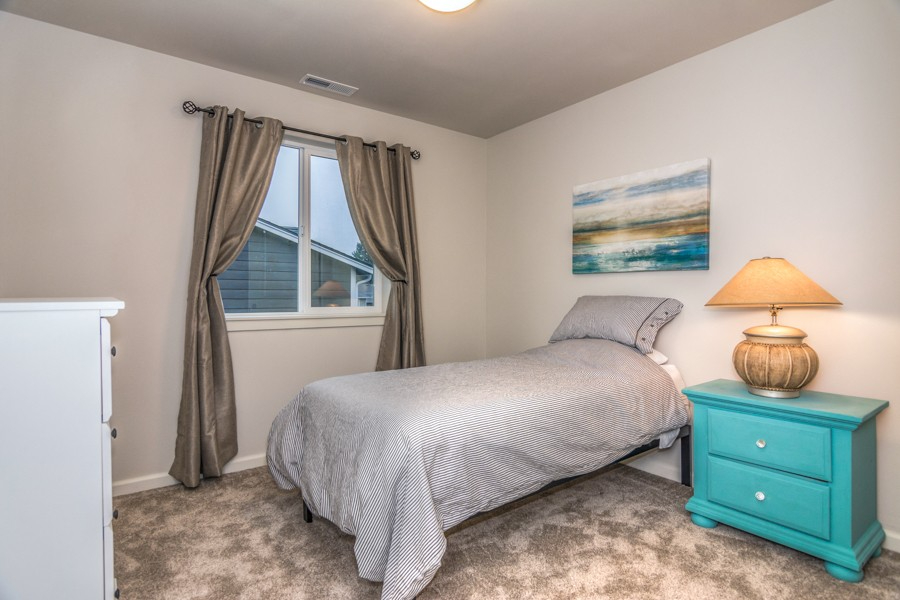 Spacious 3 Bedroom Home, Great Southeast Bend Neighborhood! Furnished Monthly Rental - Photo 6