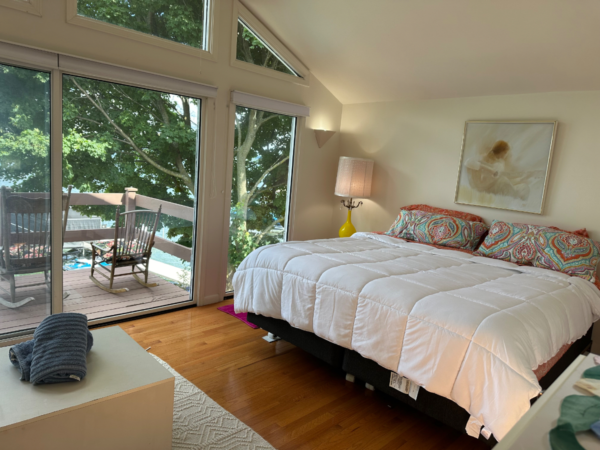 Lovely Lakeside Lodge on Canandaigua Lake- 2.5 miles to Historic Mainstreet - Photo 1