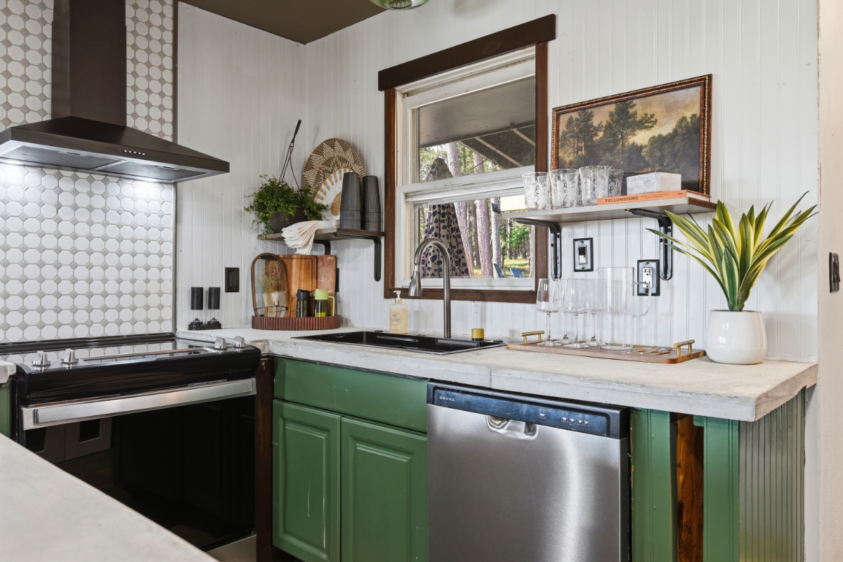 3BR Near Devils Tower | Hot Tub | Garage | EV Charger - Photo 1