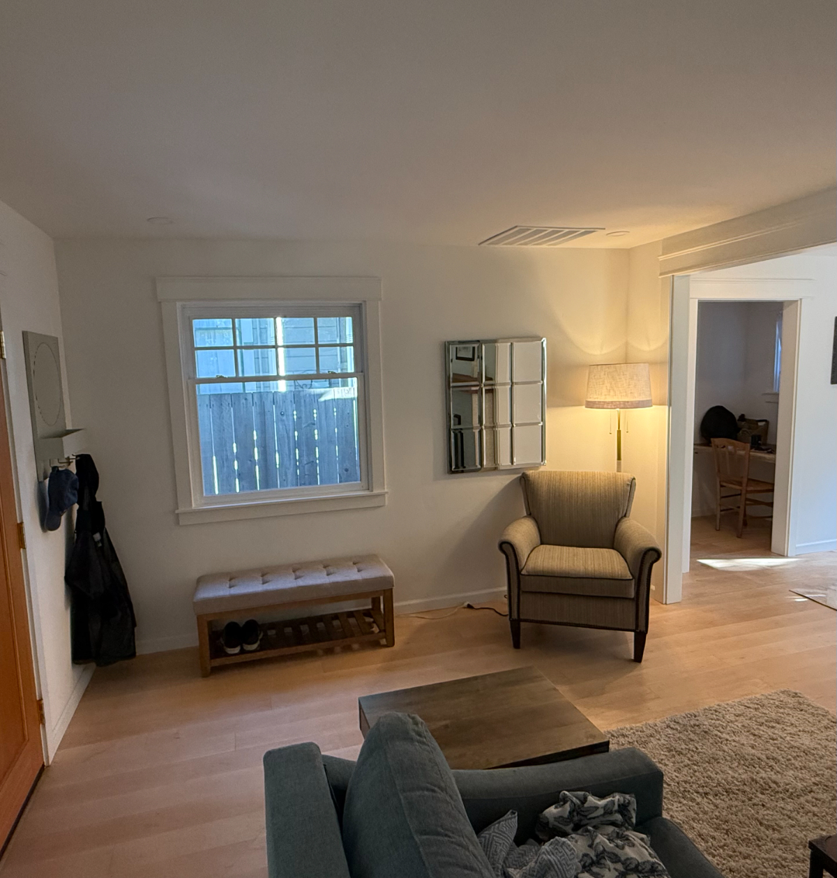 Stylish 1BR Retreat with Modern Finishes in a Prime Location - All Included - Photo 2