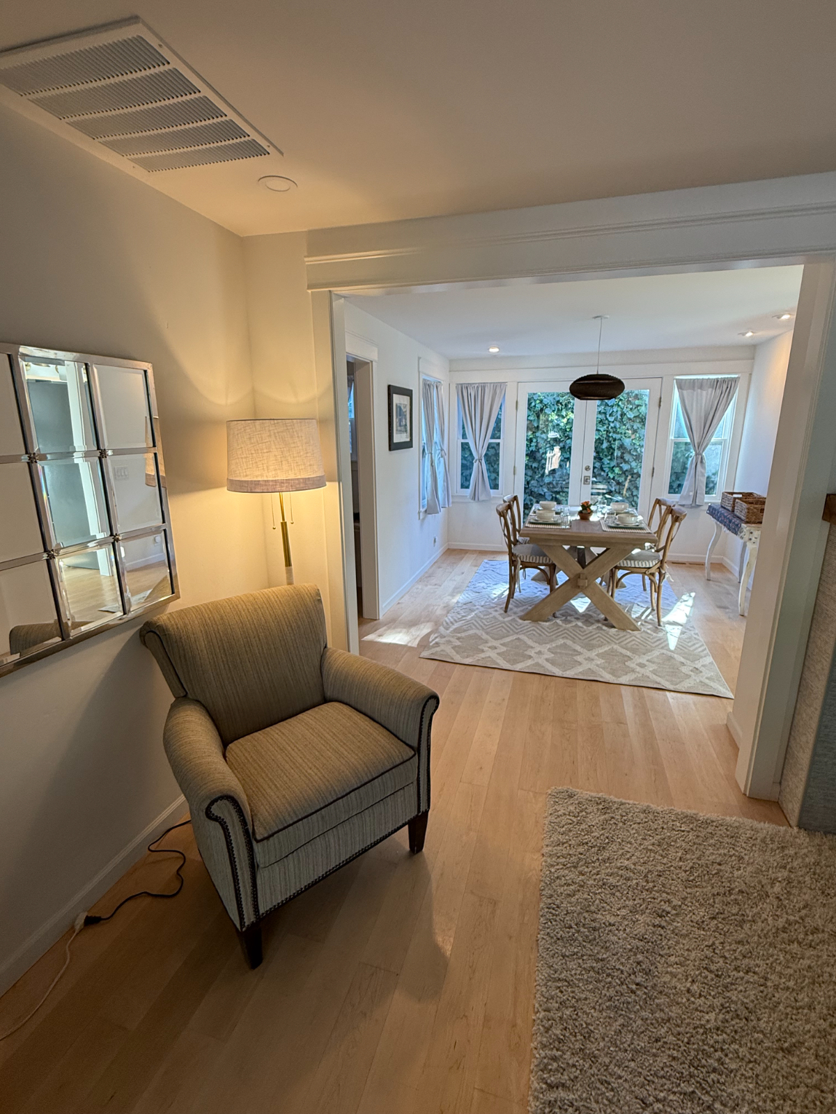Stylish 1BR Retreat with Modern Finishes in a Prime Location - All Included - Photo 3