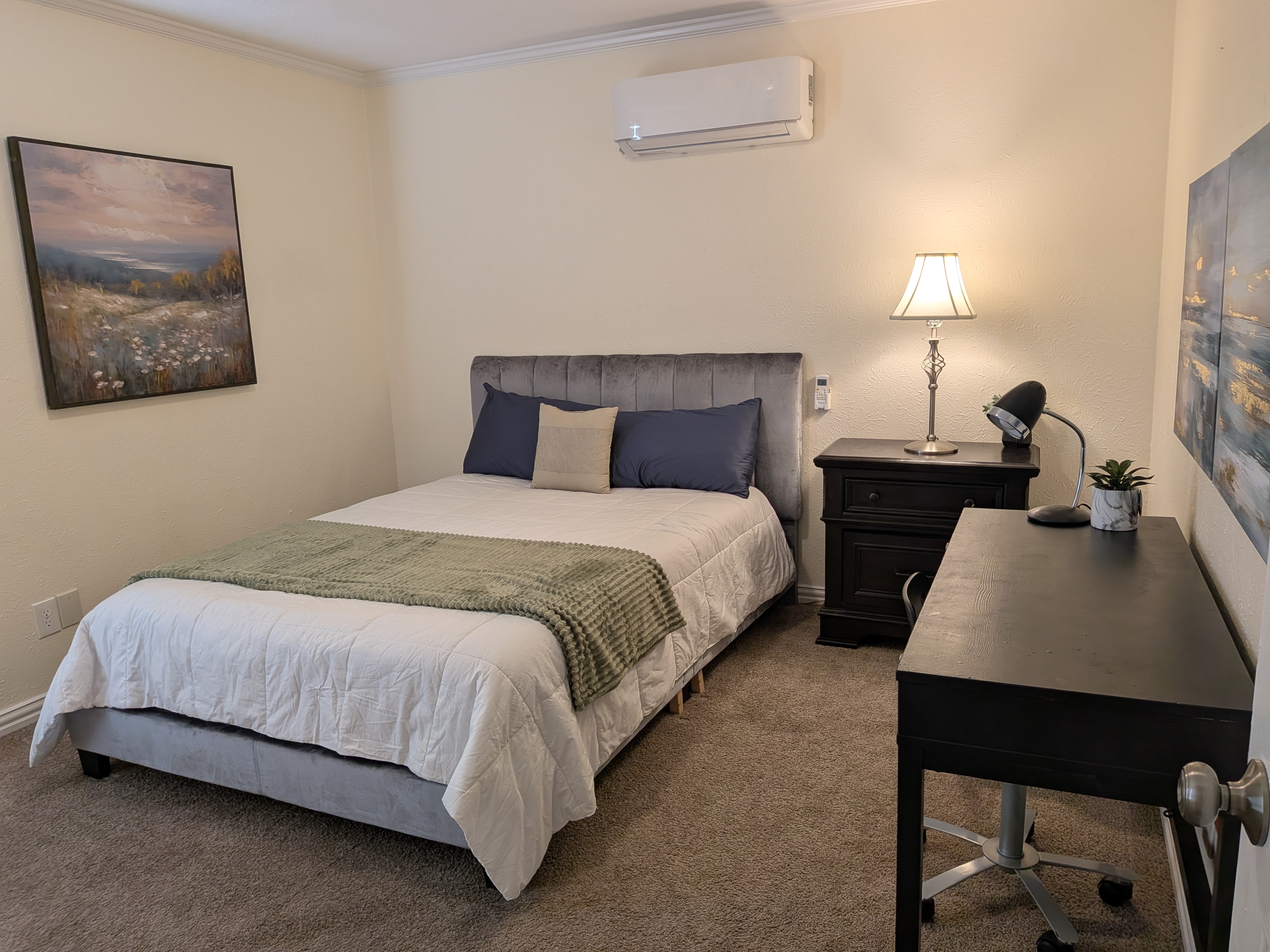 Comfortable Furnished Room with Private Mini-Split in Richardson - Photo 2