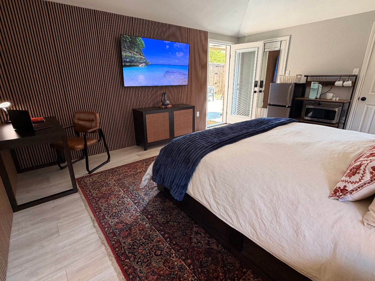 Modern Private Suite | Private Entrance & Bathroom | Patio | Workspace | Near Hospitals - Photo 2