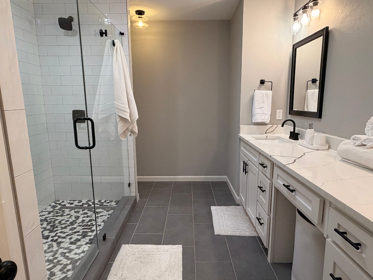 Modern Private Suite | Private Entrance & Bathroom | Patio | Workspace | Near Hospitals - Photo 4