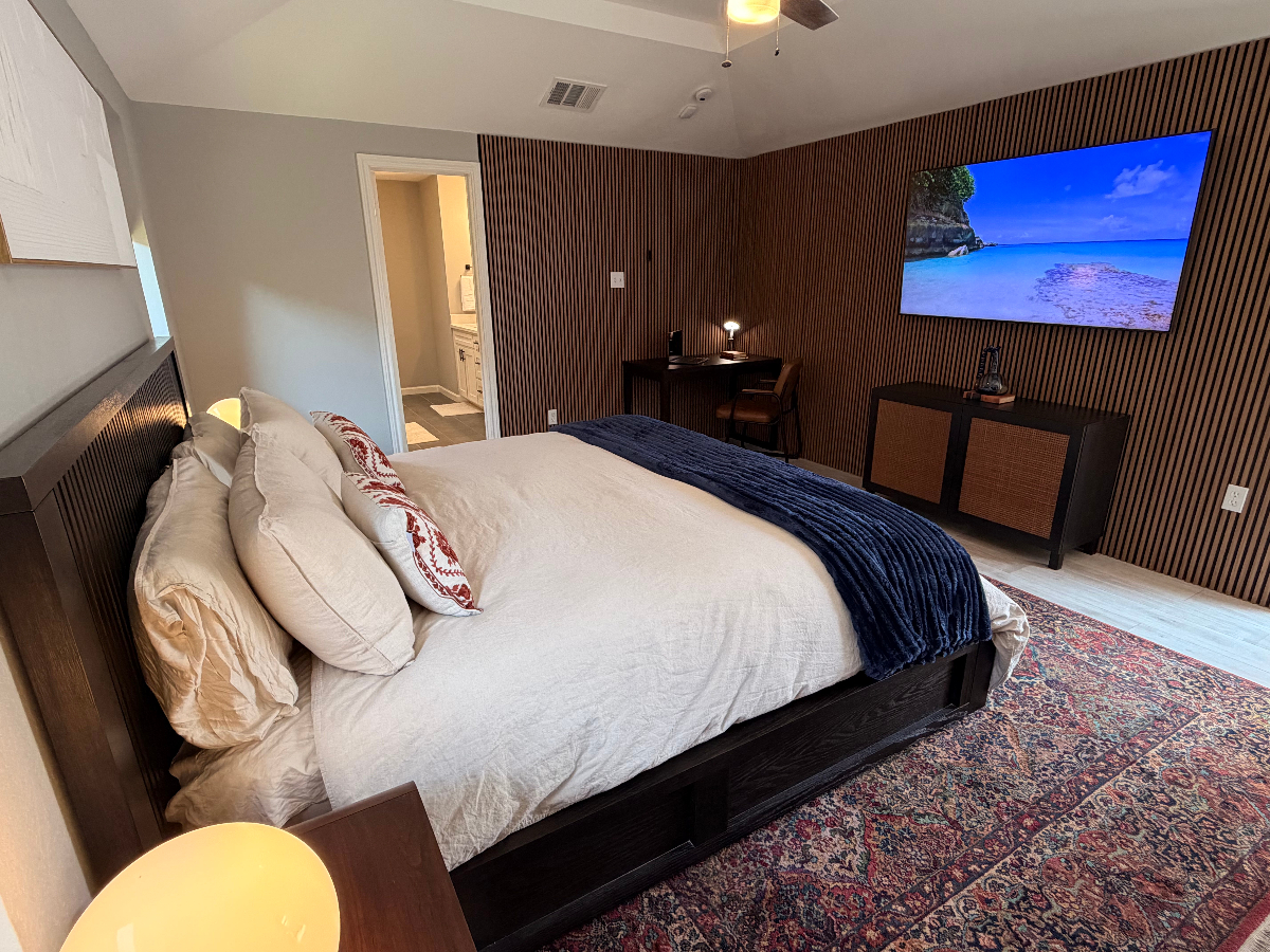 Modern Private Suite | Private Entrance & Bathroom | Patio | Workspace | Near Hospitals - Photo 9