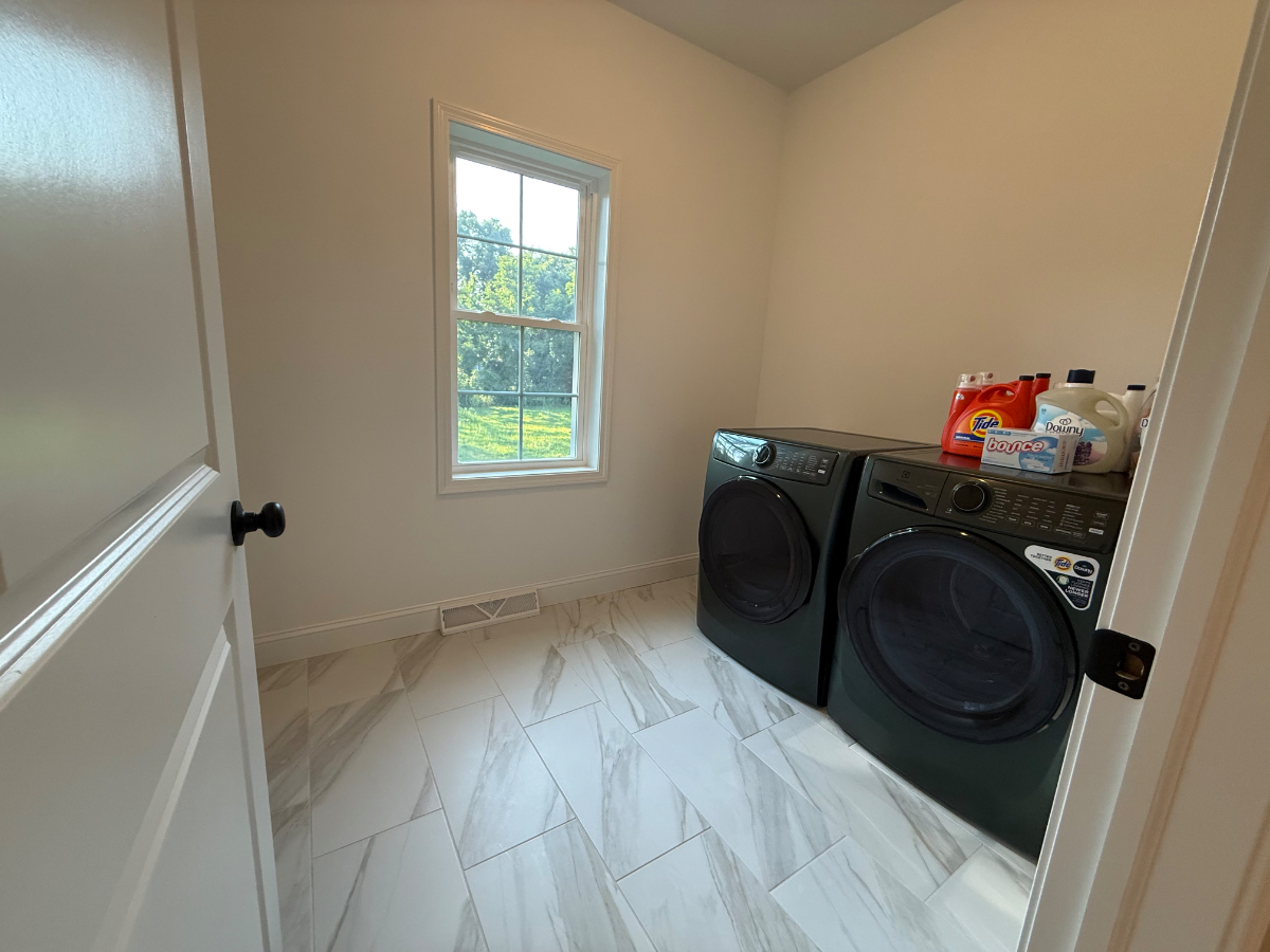 New Luxury Home in Niskayuna  10 Min to Albany - Photo 10