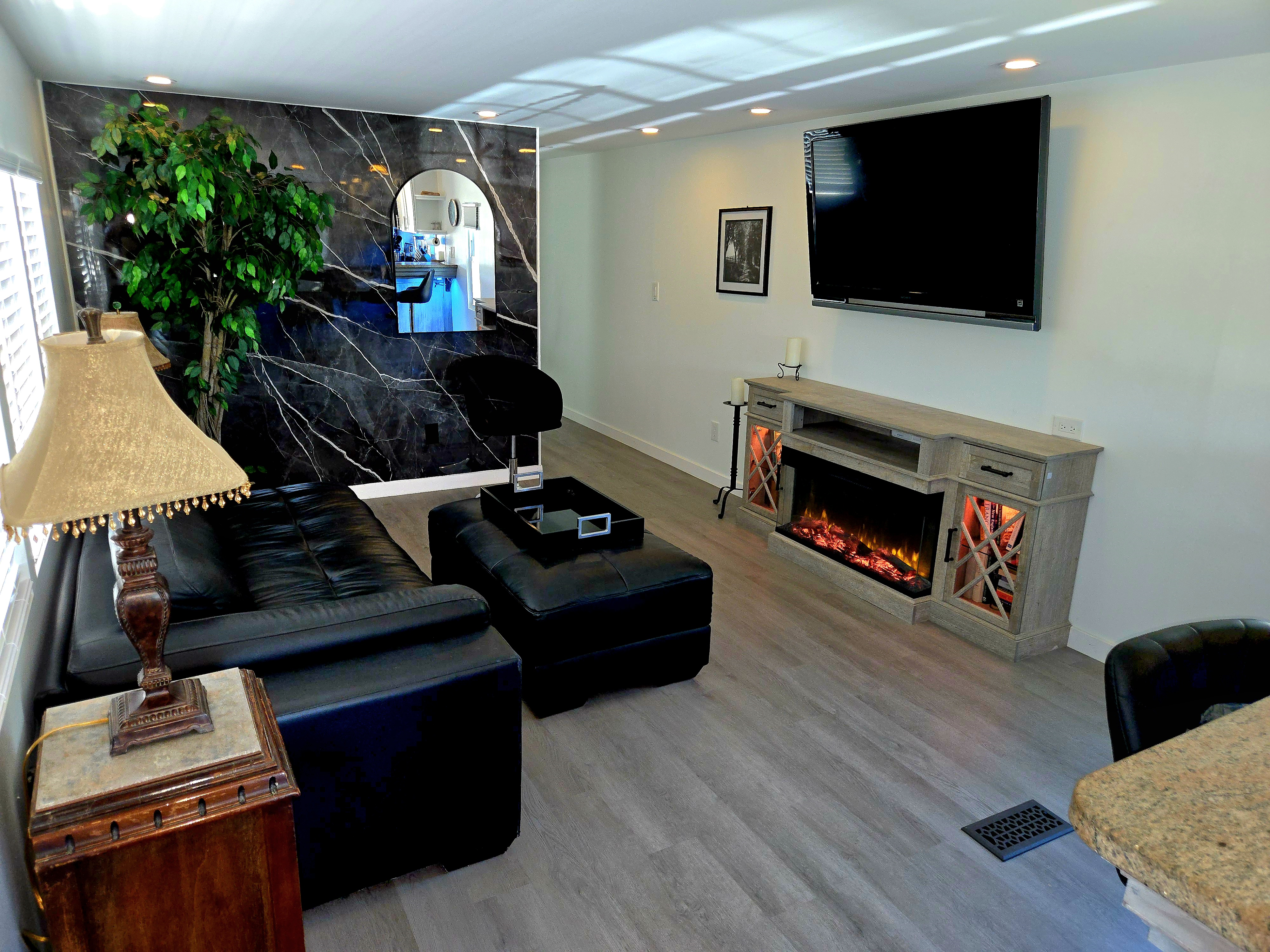 Quiet & Cozy 1BR Cottage with River Views - Small Extra Room Available - Fully Furnished and Utiliti - Photo 2