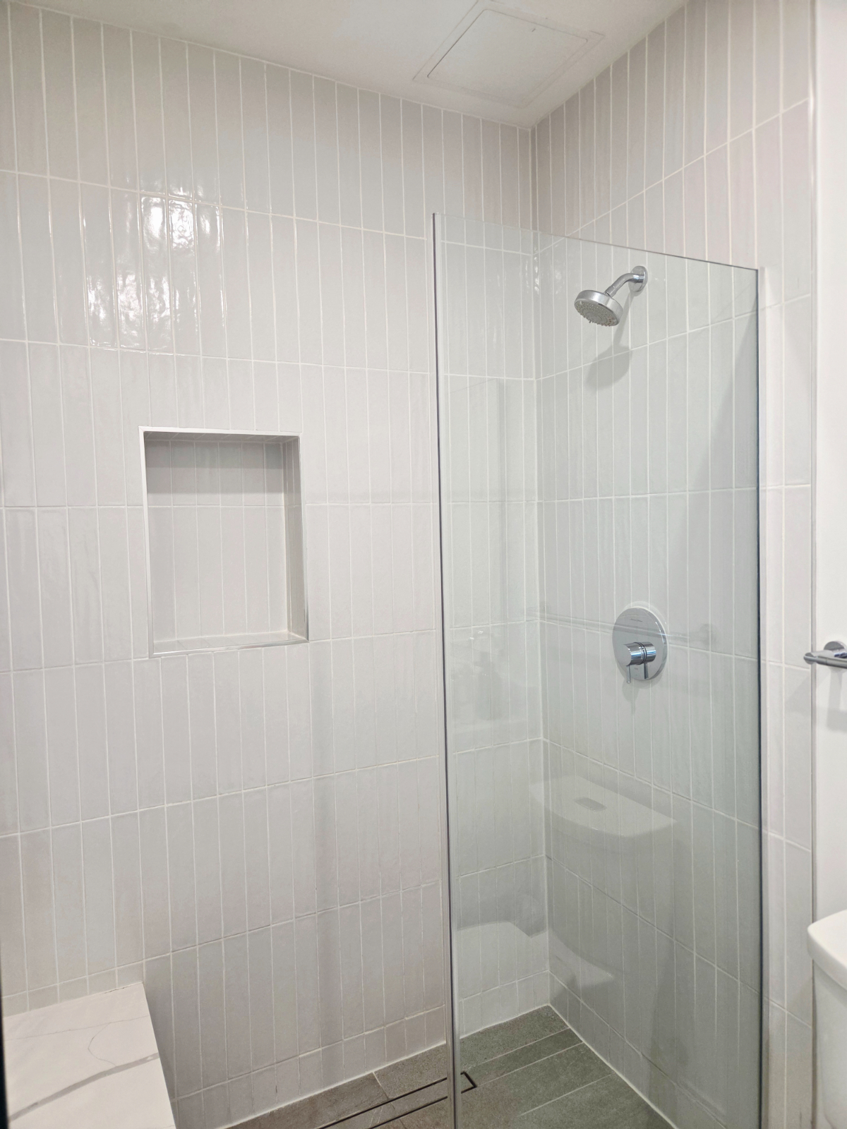 Luxury Furnished 1BR Near Metro & Hospitals - Photo 2
