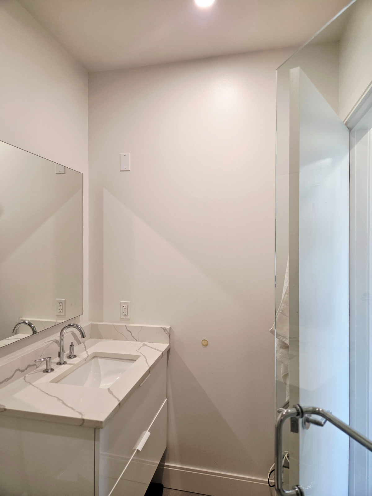 Luxury Furnished 1BR Near Metro & Hospitals - Photo 7