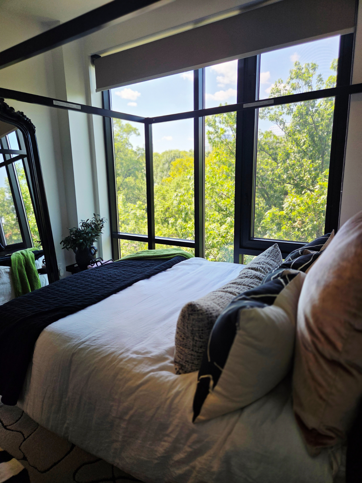 Luxury Furnished 1BR Near Metro & Hospitals - Photo 9