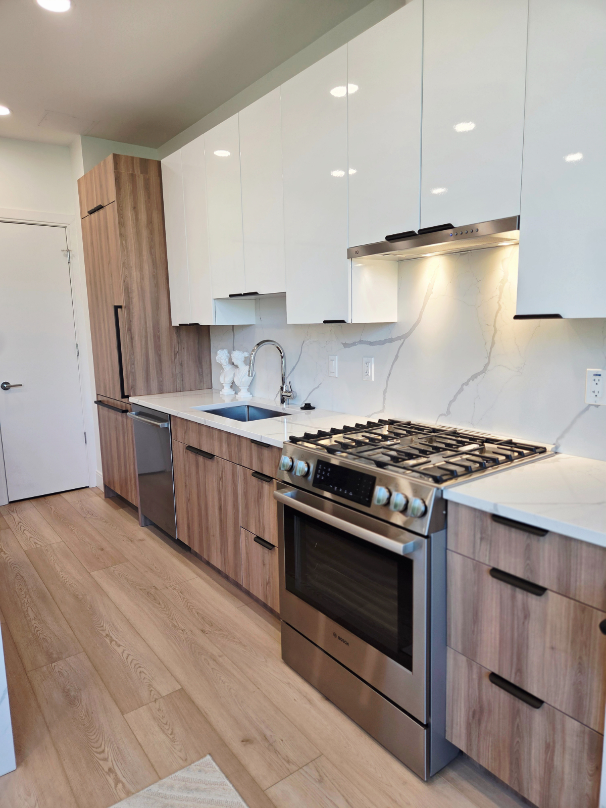 Luxury Furnished 1BR Near Metro & Hospitals - Photo 12