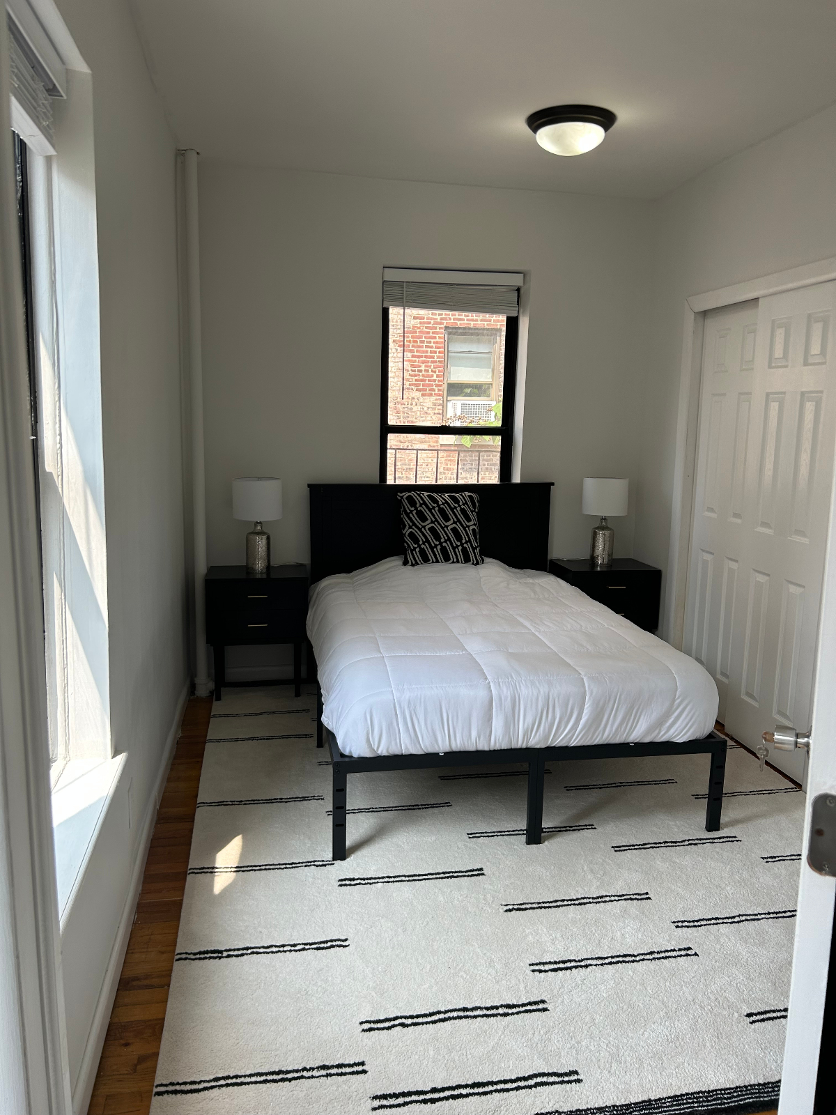 Sunny 1BR in *PRIME* Upper East Side - Photo 4